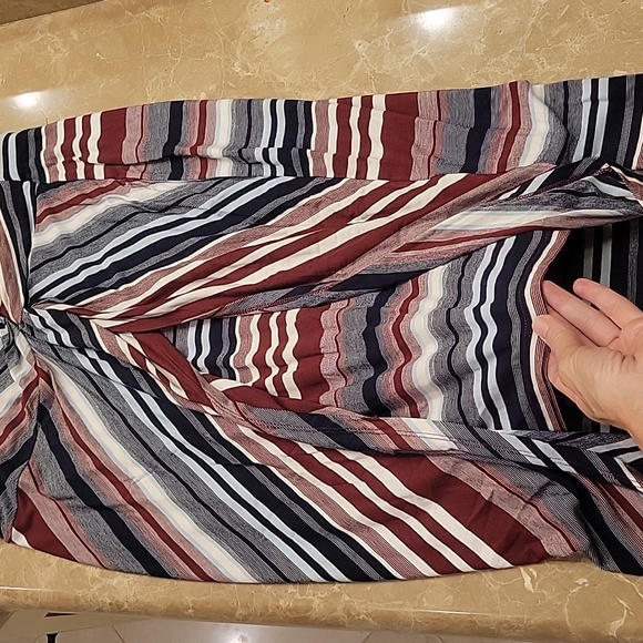 Monroe & Main Drapey Split-Open Uneven Hem Skirt, S - Picture 13 of 15